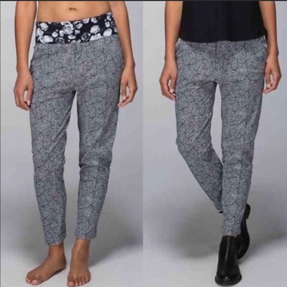 Lululemon Departure Pant Floral Black White size 4/6 - Picture 1 of 3